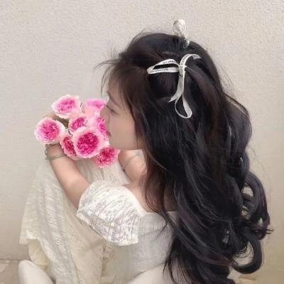 穿黄靴子的女孩